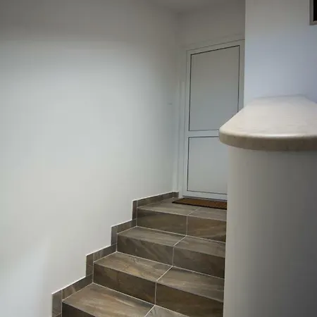 Aussie Apartment