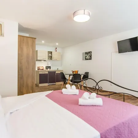 Aussie Apartment